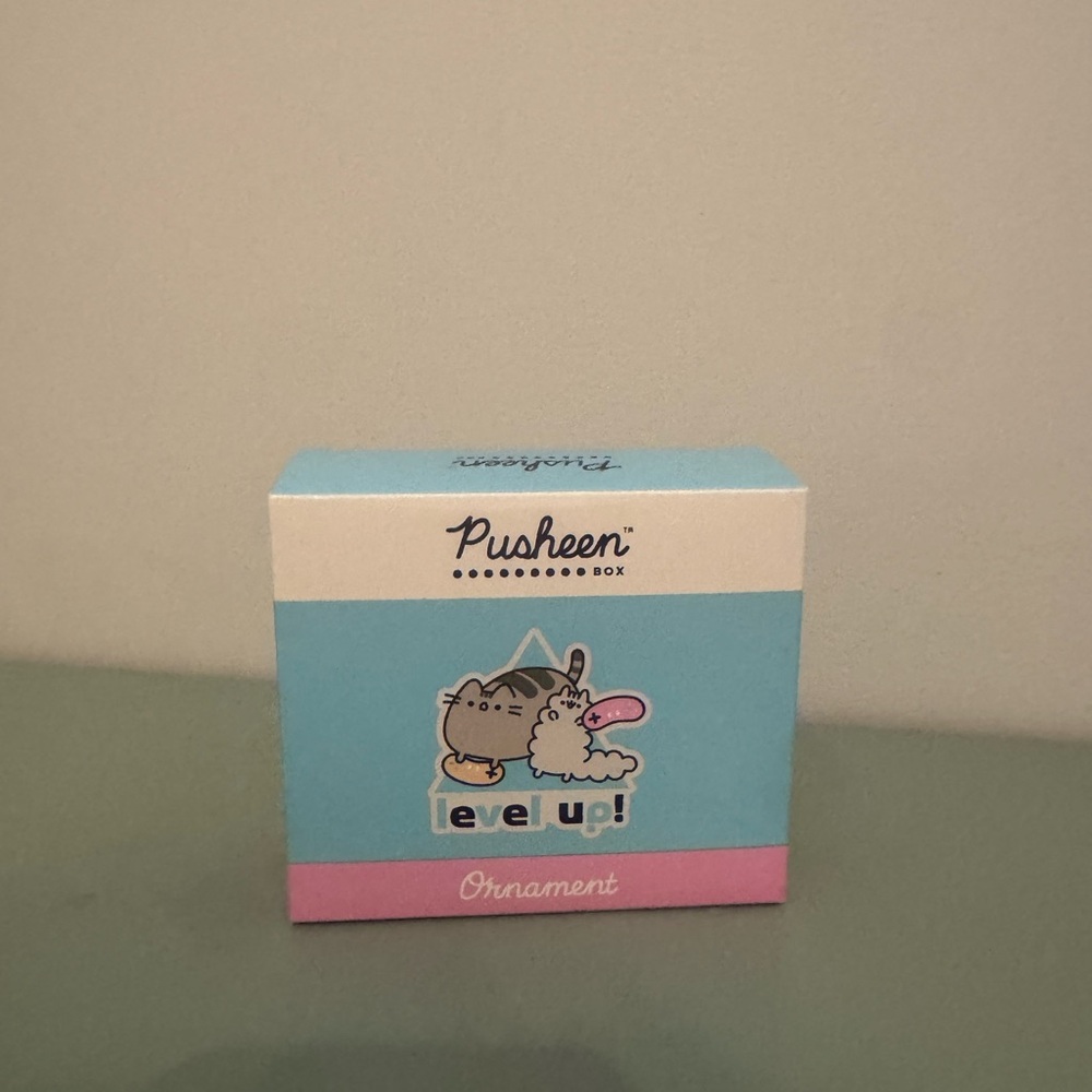 Pusheen Box Exclusive Winter Box 2022 Level Up Ornament Stormy Gamer NIB